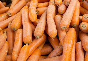 胡萝卜对视力有帮助吗，其他还有什么好处？胡萝卜能生吃吗？
