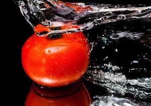 吃西红柿会胖吗，西红柿有哪些营养价值，哪些人群不适合大量食用番茄？