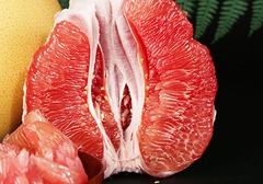 柚子是寒性水果吗？柚子中含有哪些营养元素？减肥期间可以吃吗？