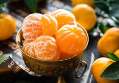 橘子里面的白色物质是什么东西？吃了对人体有啥好处？如何判断橘子味道甜不甜？