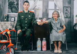 24岁小伙和85岁老太的婚纱照,走红全网!相差61岁的情缘,竟是“捡来的”