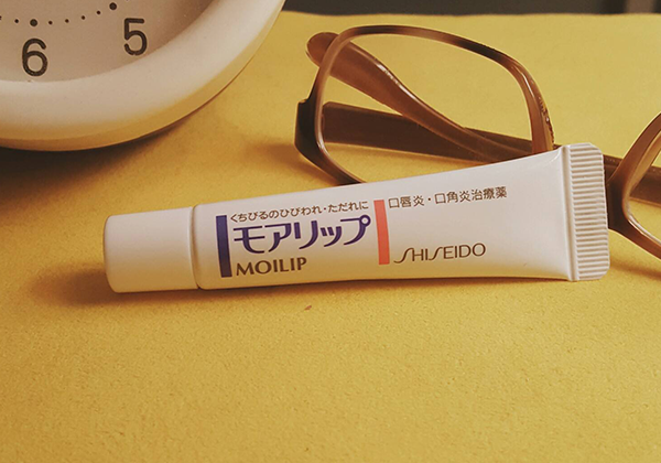 日式的唇膏去炎症